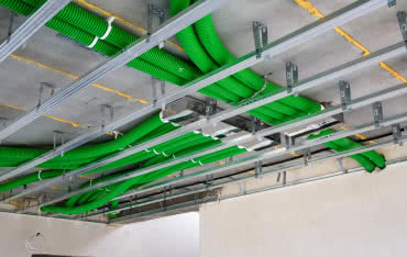 Czy wentylacja grawitacyjna na pewno jest darmowa? Porównanie kosztów z rekuperacją