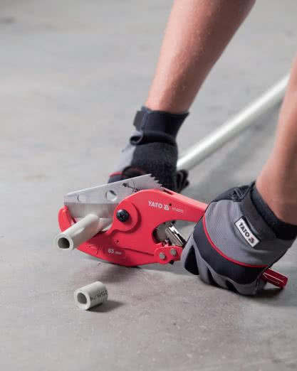 Układanie rur wodociągowych
